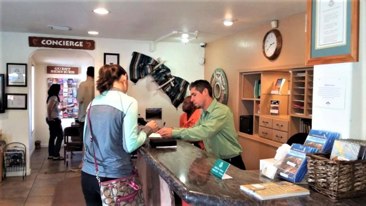 塞多纳松园度假村 外观 照片 The interior of the visitor center