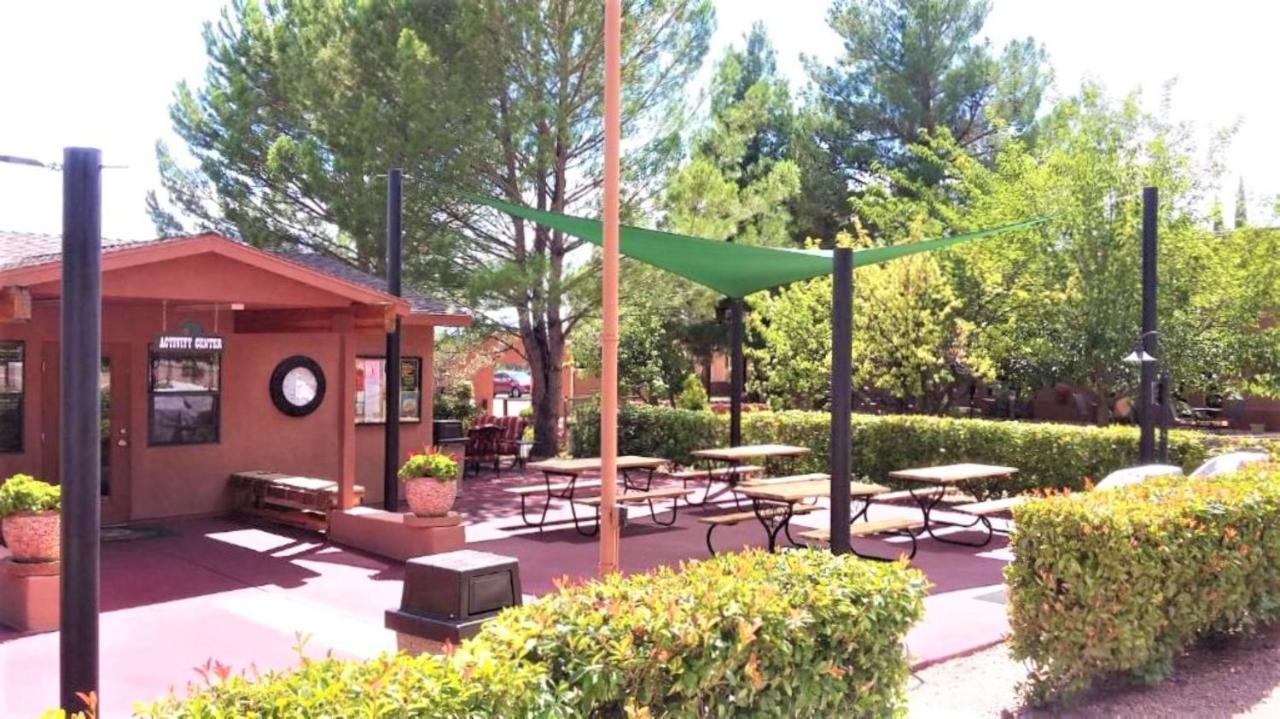 塞多纳松园度假村 外观 照片 The patio at the 2009-2010 location