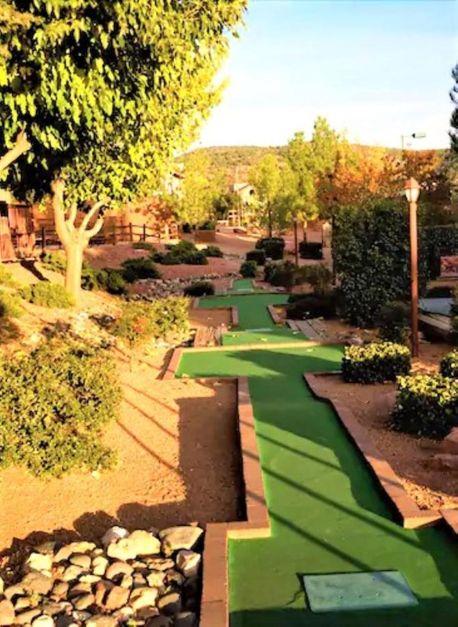 塞多纳松园度假村 外观 照片 The golf course at the Arizona Inn